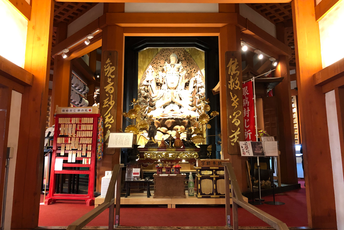 某　寺　本堂